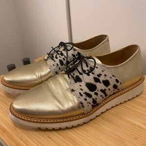 Leather and calfskin gold shoes